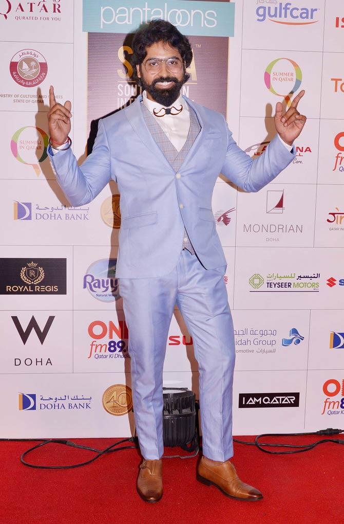 Ashish Gandhi walked the SIIMA 2019 red carpet in a powder blue suit that had a quirky bow-tie. 