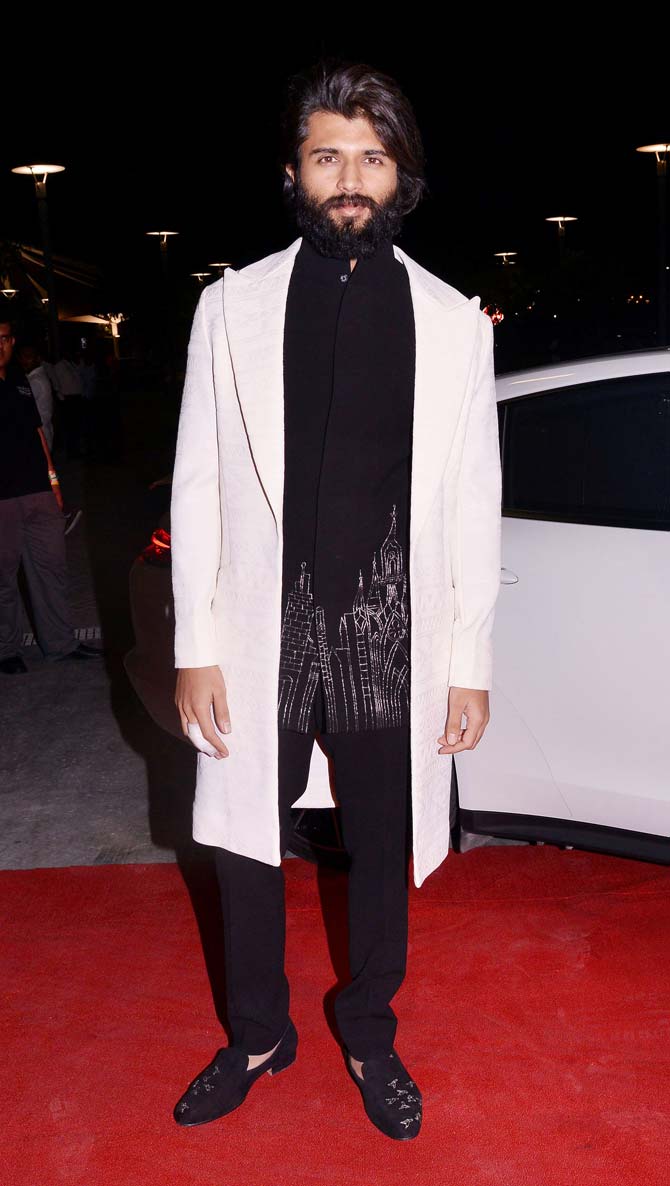 Vijay Deverakonda won the Critics' Choice Best Actor award for his role in Geetha Govindam. The actor looked dashing in a black sherwani worn with a cream overcoat.