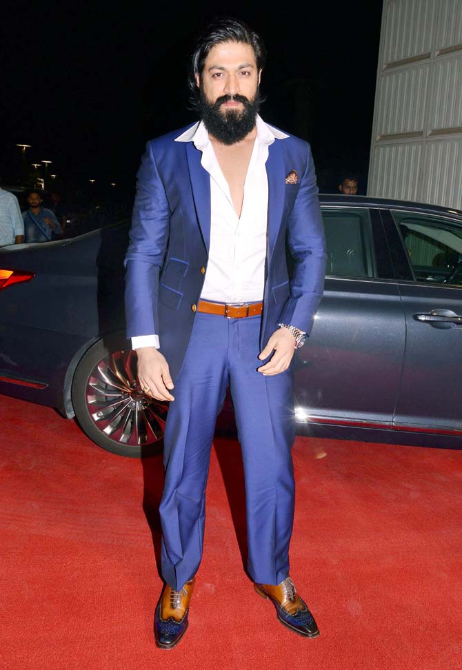 Yash of KGF fame looked stylish in a royal blue suit and his signature beard. He won the Best Actor in Leading Role (Kannada) for KGF Chapter 1.