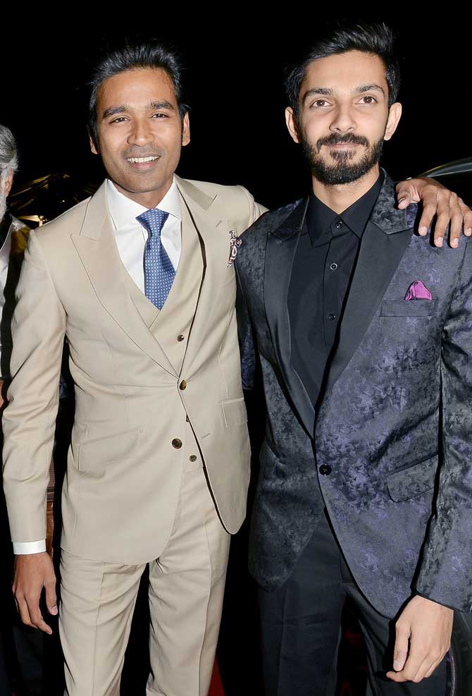 Dhanush also walked the red carpet of the South Indian International Movie Awards 2019 at Doha, Qatar. The Kolaveri Di actor chose a classic cream suit for the event.