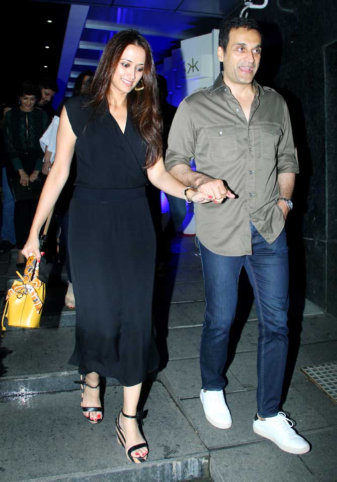 Sonali Bendre, Sussanne Khan and Gayatri Joshi are close friends and are frequently spotted around the city together. Gayatri Joshi looked pretty in an all-black dress on her dinner outing. On the work front, Gayatri Joshi was last seen opposite Shah Rukh Khan in Swades.