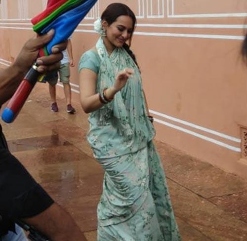 Last month in an interview, Sonakshi Sinha said there will be no love triangle in the upcoming installment of the movie. Dismissing it, Sonakshi said: 