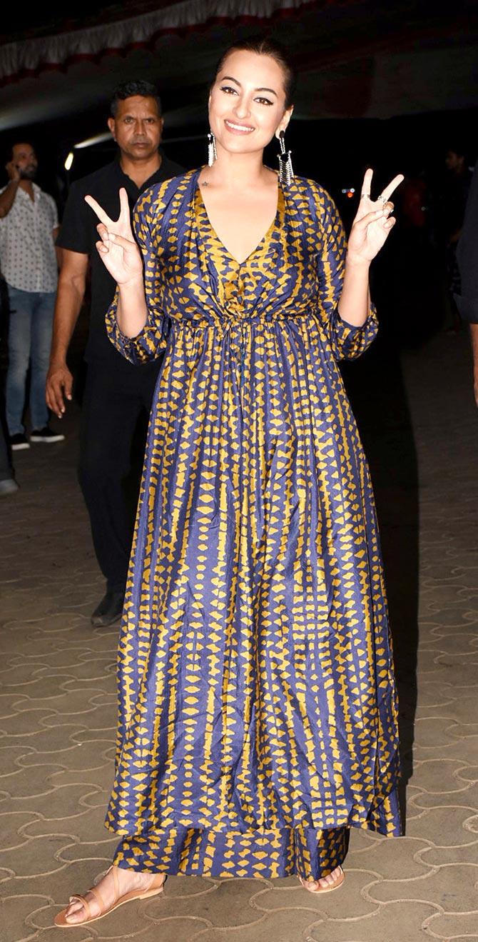 Sonakshi Sinha along with a host of other Bollywood celebs attended the special screening of Khandaani Shafakhana at a popular multiplex in Andheri, Mumbai. In the film, Sonakshi will be seen essaying the role of Baby Bedi who inherits a sex clinic from her uncle. Khandaani Shafakhana, produced by Bhushan Kumar, Mahaveer Jain, Mrighdeep Singh Lamba and Divya Khosla Kumar, is slated for release on August 2. All pictures/Yogen Shah