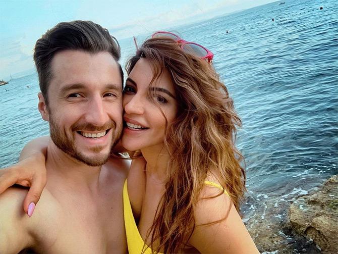 It was during this low phase in life that Shama Sikander broke up with her then-boyfriend Alexx O'Neil. Shama Sikander is now engaged to James Milliron (in picture)