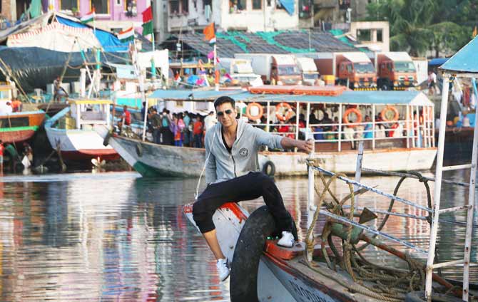 Apart from Akshay Kumar and Kiara Advani, the Hindi remake will also star actor Tusshar Kapoor. It has also been reported that megastar Amitabh Bachchan will portray a transgender in the film. Laxmmi Bomb is set to release on June 5, 2020.