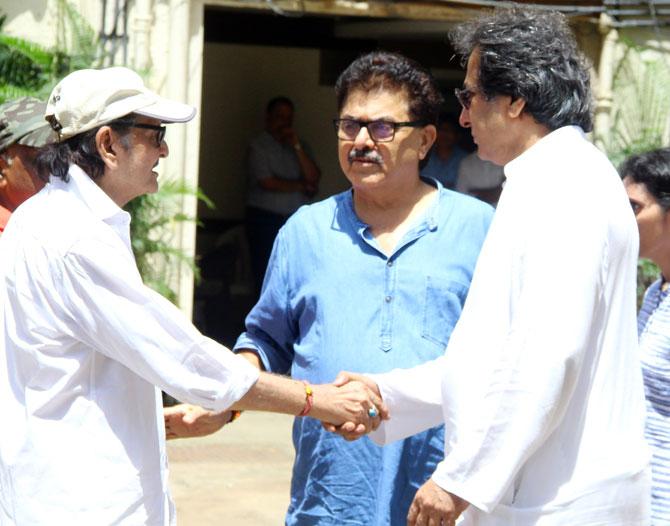 Producer Ashoke Pandit also came to offer his condolences to Khayyam's family at their Juhu residence.