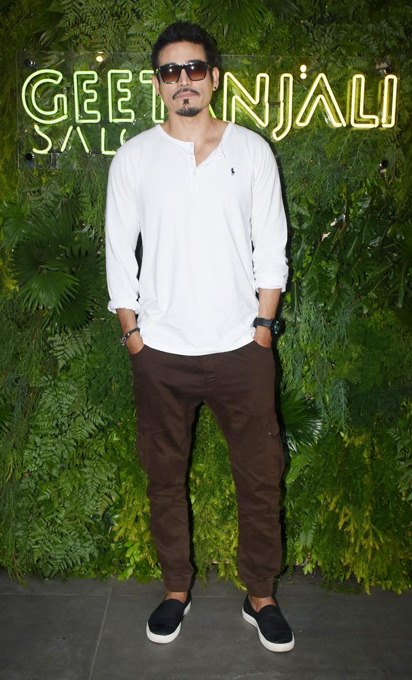 Darshan Kumar, the Mary Kom actor opted for a casual white t-shirt, paired with chino pants to attend the salon launch event in the city.