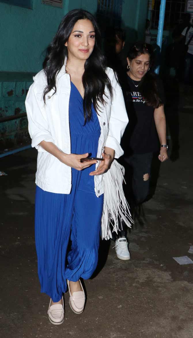 Kiara Advani, who recently gave a box office hit Kabir Singh, opposite Shahid Kapoor, was all smiles when snapped in the city. She was seen wearing a blue jumpsuit, which she paired with a white denim jacket and a fringe bag for the outing.