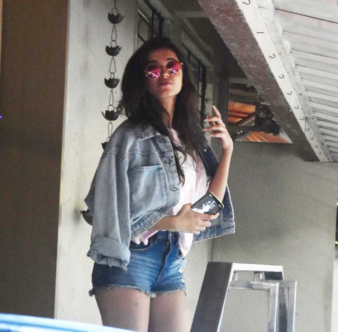 Student Of The Year 2 fame Tara Sutarua was spotted in Bandra, Mumbai. The actress opted for a denim-on-denim attire as her casual look during the outing. All pictures/Yogen Shah