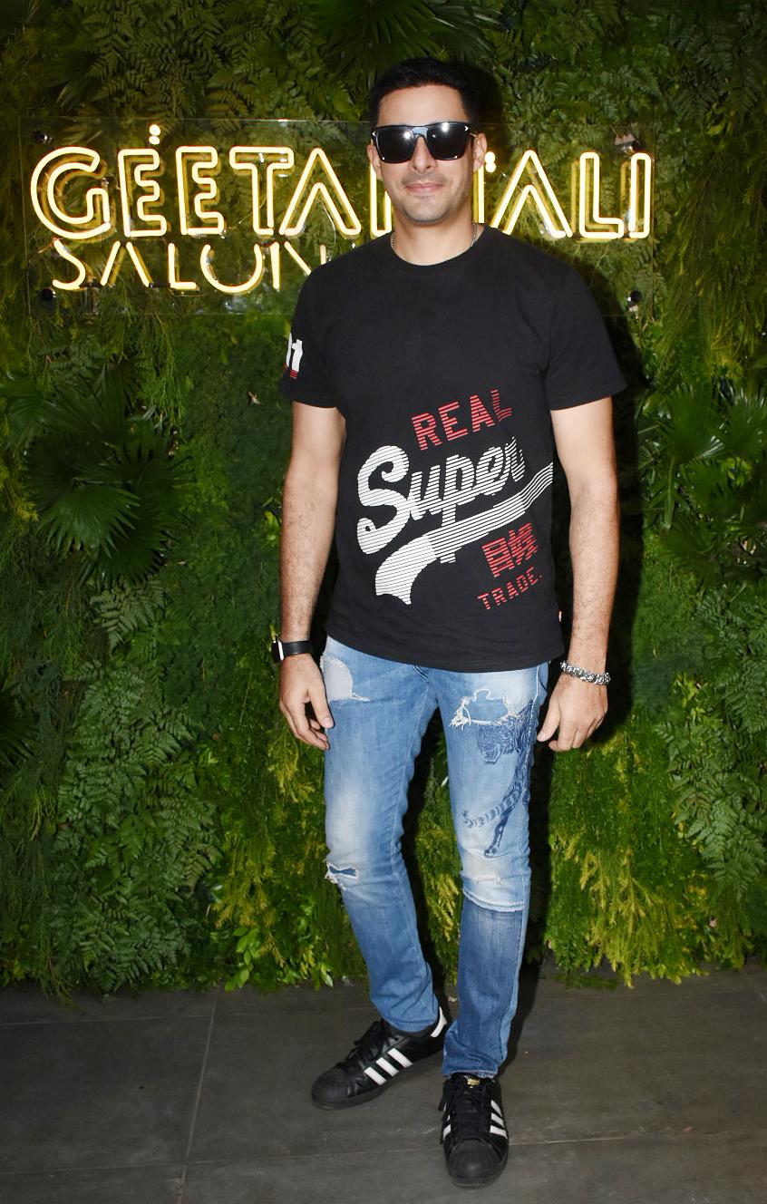 Zayed Khan was all smiles when he was clicked by the shutterbugs at a salon launch event in Juhu, Mumbai.