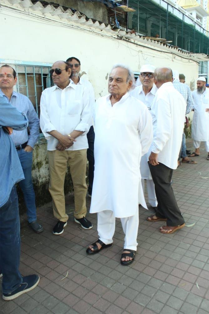 In picture: Veteran music composer Anandji Virji Shah, of the Kalyanji–Anandji duo, clicked at the funeral of Khayyam Sahab.