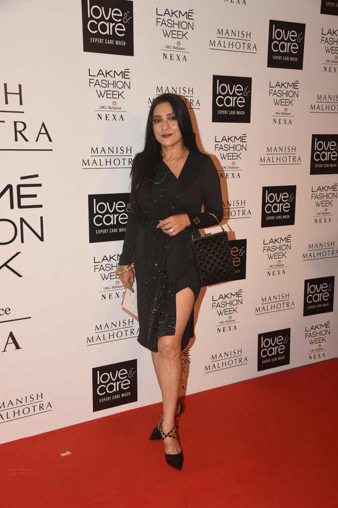 Aarti Surendranath opted for an LBD to walk the red carpet event at Lakme Fashion Week.