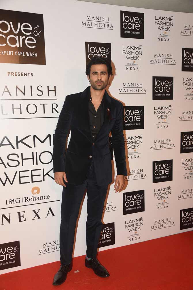 Freddy Daruwala sported a velvet black suit for the night of fashion.