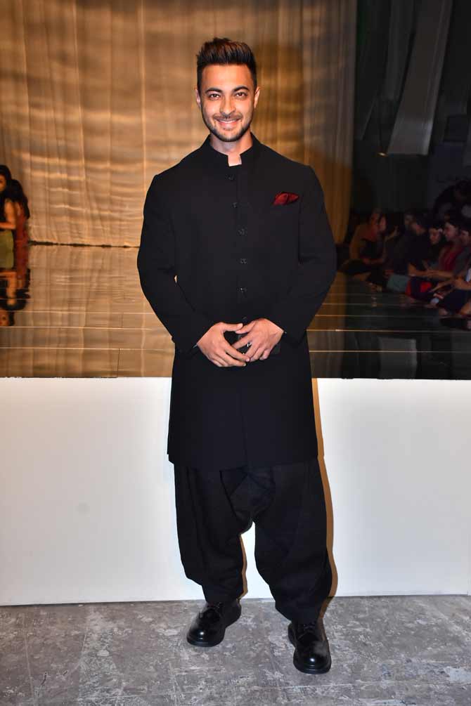 Aayush Sharma, who made his Bollywood debut with LoveYatri, opposite newbie Warina Hussain, sported a black pathani for the red carpet event of Lakme Fashion Week Winter/Festive hosted at a plush hotel in Mumbai.