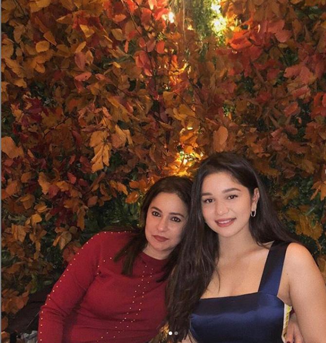 Sara Tendulkar did her schooling in the Dhirubhai Ambani International School situated in Bandra Kurla Complex in Mumbai
Sara Tendulkar is a mommy's girl, here she is seen spending some quality time with Anjali Tendulkar.