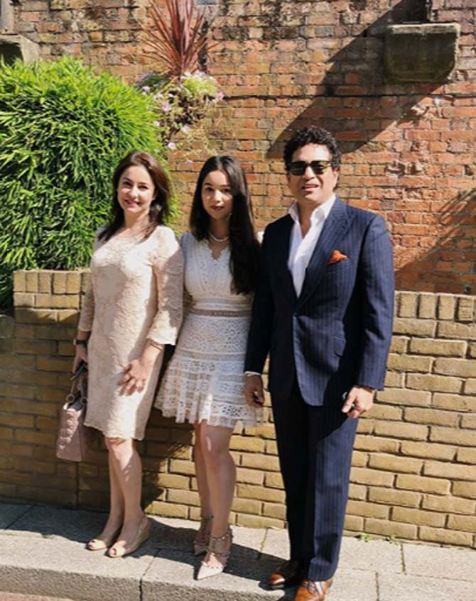 Sara Tendulkar's decision to become a doctor is inspired by her mother Anjali, who is also a doctor by profession.
Sara Tendulkar posted this picture from her graduation day when her father Sachin Tendulkar and mother Anjali Tendulkar came to attend.