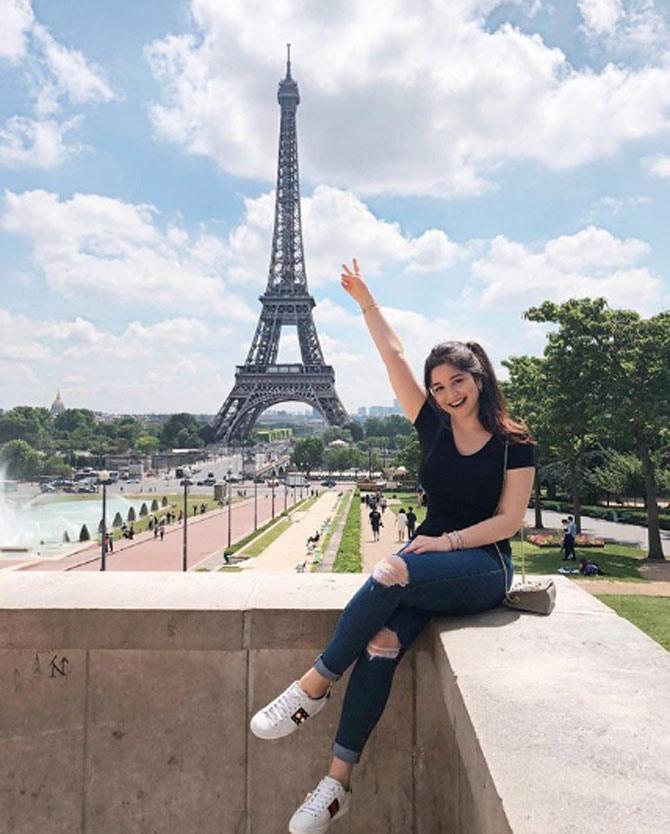 Sara Tendulkar shared this picture when she visited the Eiffel Tower in Paris. She looks smart in a black top and ripped jeans