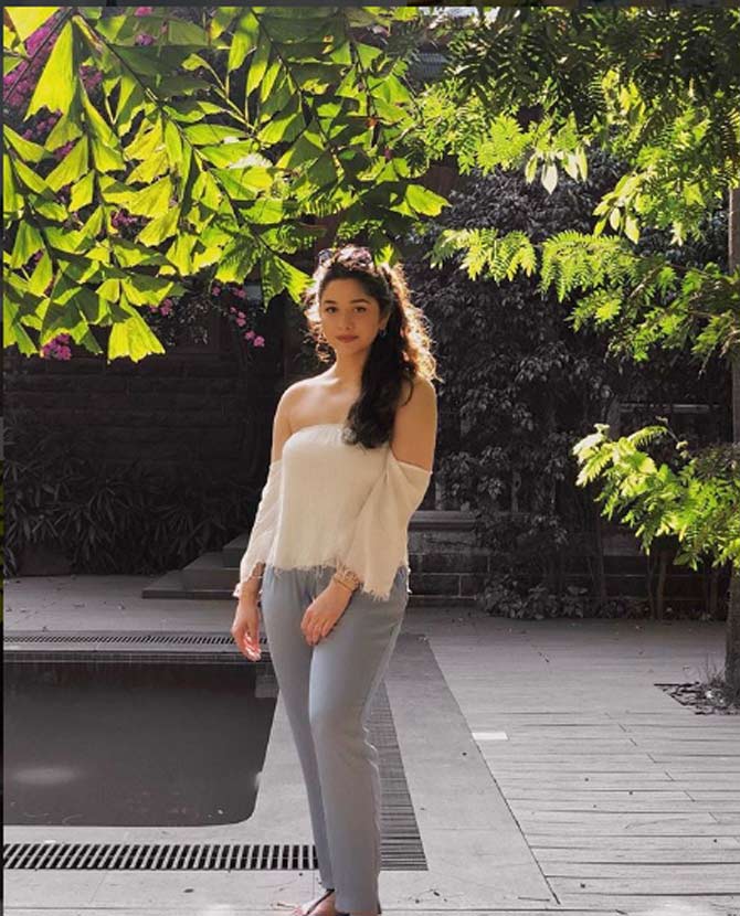 Sara Tendulkar seems to be having a frizzy hair-day in this picture, she captioned, 