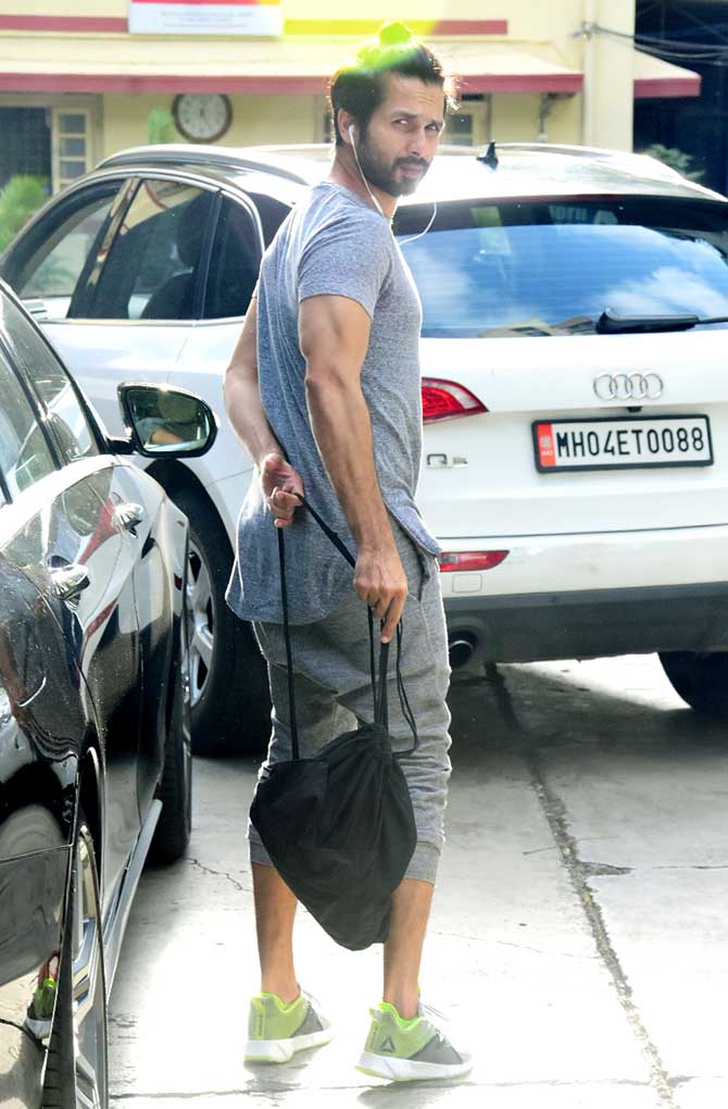 Shahid Kapoor was also clicked working out in his gym. Shahid opted for a simple grey t-shirt which proudly displayed his bulging muscles. He teamed it up with grey shorts, green-and-grey sports shoes, and a black backpack.