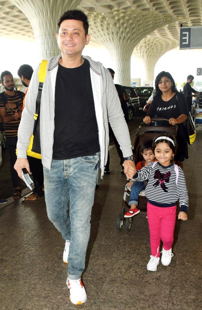 Marathi actor Swapnil Joshi along with wife Leena and kids Maayra and Raghav were spotted at the Mumbai airport. Swapnil was last seen in Marathi films Mogra Phulaalaa, Mi Pan Sachin and Mumbai Pune Mumbai 3. All pictures/Yogen Shah