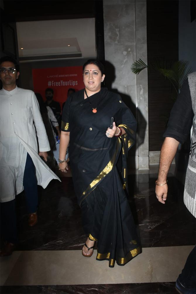For the event, Smriti Irani paired her saree with a matching blouse that had a gold gota border on the sleeves. Irani complimented her saree with matching black slip-ons and a black neckpiece.