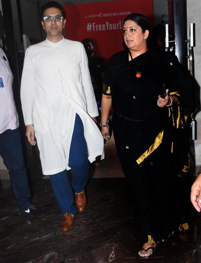 Smriti Irani not only attended the stunning fashion event but also interacted with young designers and attended shows of designer Sohan Dave, Padmaja, and Maku among others.