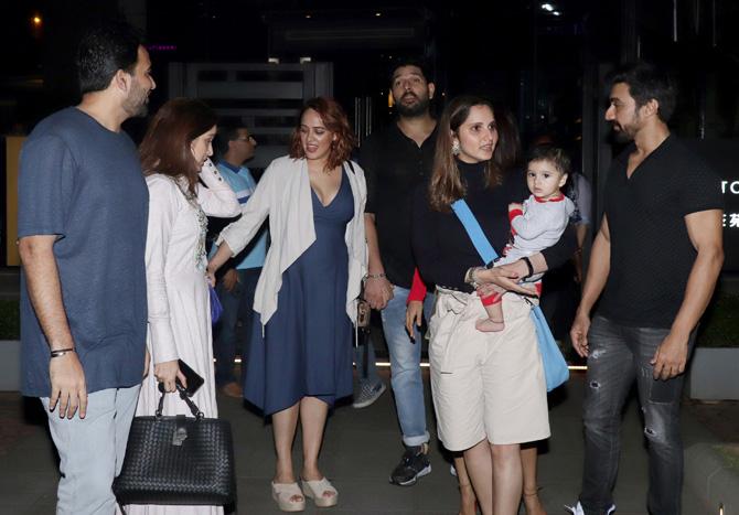 In this picture, Sania Mirza is seen out on a dinner date with her Mumbai gang that includes Yuvraj Singh, Hazel Keech, Zaheer Khan, Sagarika Ghatge. 