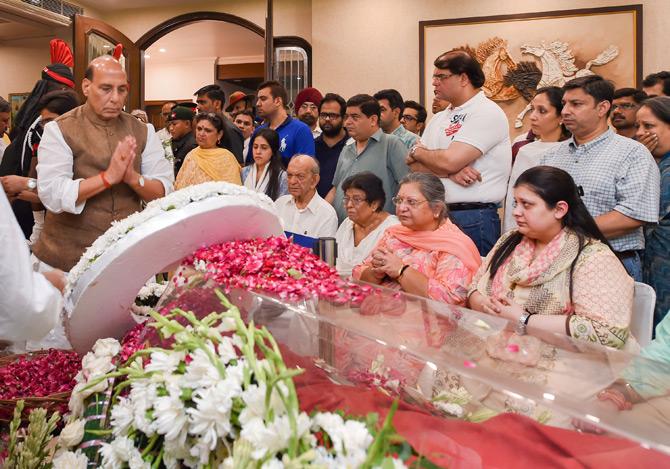 Defence Minister Rajnath Singh also arrived to pay homage to former Finance Minister Arun Jaitley. Rajnath laid a wreath, on his and Prime Minister Narendra Modi's behalf on the mortal remains of the late BJP leader at his residence in New Delhi