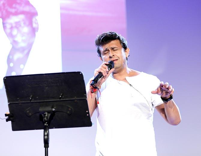 Sonu Nigam attended an event celebrating the music of the late Khayyam Saab. Khayyam passed away on August 19 at the age of 92. He was admired the world over for composing music for iconic films like Kabhi Kabhie and Umrao Jaan. (All pictures/Yogen Shah)