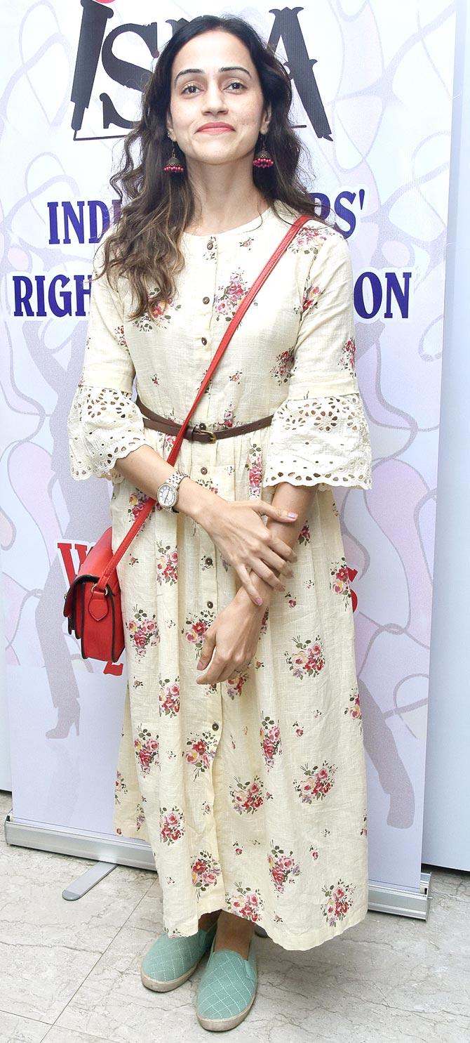 Popular singer Vasudha Sharma posed for the shutterbugs at the event celebrating the music of the late Khayyam Saab. 
