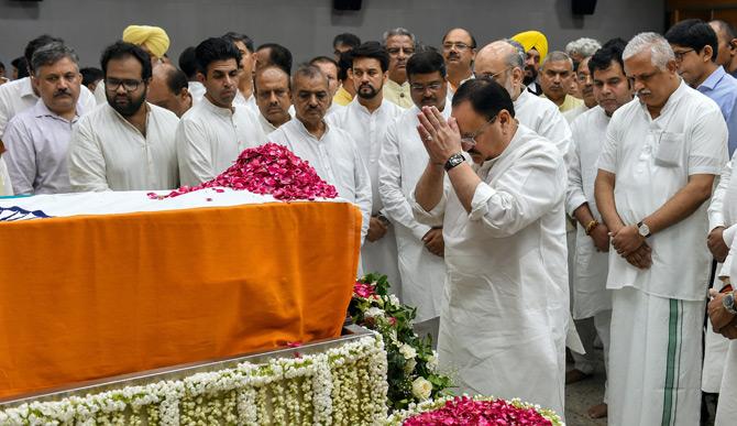 BJP Working President JP Nadda pays his last respects one last time to the mortal remains of BJP leader and former Finance Minister Arun Jaitley before it is taken for the final rites