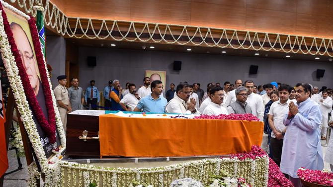 Union Minister Nitin Gadkari also arrived at the BJP headquarters to pay homage to the mortal remains of BJP leader and former Finance Minister Arun Jaitley