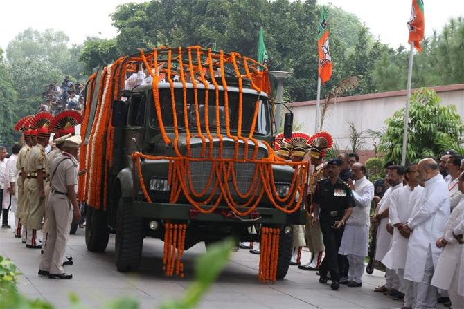 Thousand of BJP workers joined the convoy which carried the mortal remains of former Finance Minister, late Arun Jaitley was taken to Nigambodh Ghat in a flower-decked gun carriage, amidst chants of 'Jaitley ji amar rahein' (long live Jaitley)