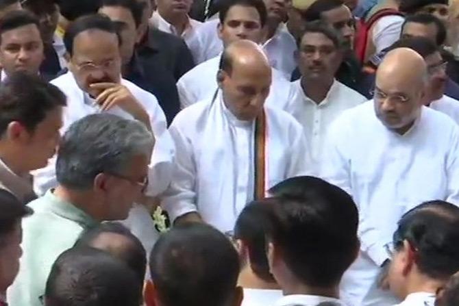 The mortal remains of BJP leader and former Finance Minister Arun Jaitley were brought to the Lodhi crematorium in New Delhi as Vice President M Venkaiah Naidu, Defence Minister Rajnath Singh, Home Minister Amit Shah and other notable leaders from various parties arrived for the final rites