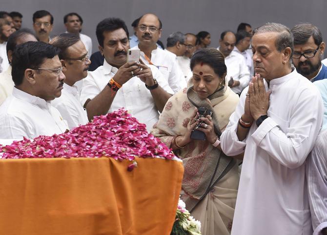 In pic: BJP leader Sanjay Sinh and his wife Ameeta Sinh pay their last respects to the mortal remains of former Finance Minister Arun Jaitley at the BJP headquarters in New Delhi