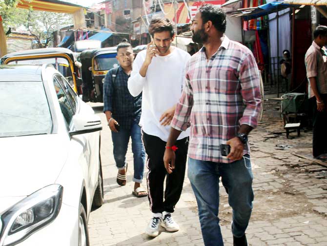 Kartik Aaryan was also spotted in Bandra, the actor is currently shooting for Pati Patni Aur Woh remake. He will be next seen in Imtiaz Ali's next film alongside Sara Ali Khan.
