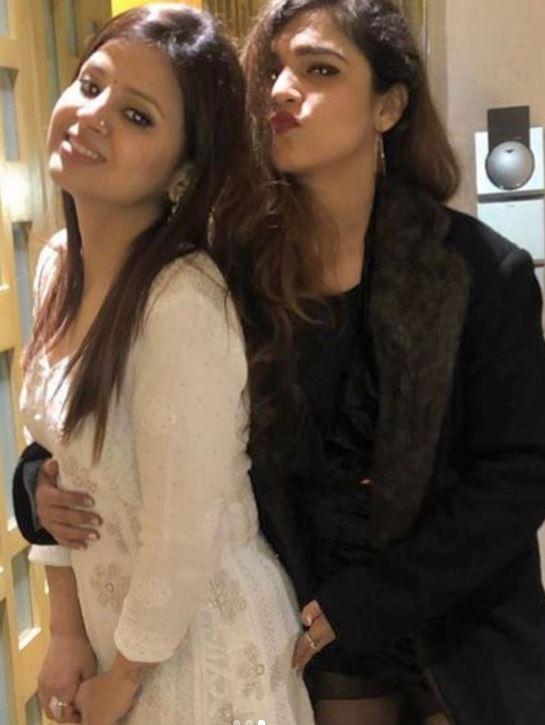 Sakshi Dhoni posted this goofy picture with her friend during a night out. 