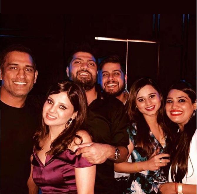 Sakshi Dhoni loves to spend time with her buddies and for her 30th birthday on November 19, 2018, MS Dhoni played host and threw a party for his wife and invited all their close friends