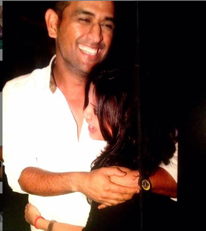 Sakshi Dhoni posted this adorable picture with MS Dhoni and captioned it, 