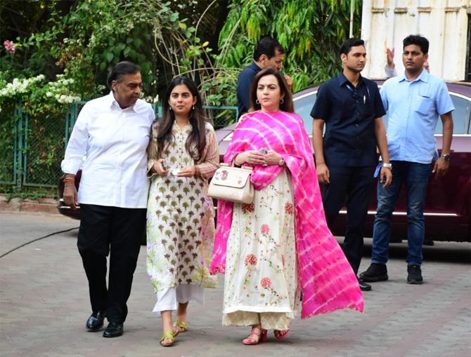 In May 2019, Isha Ambani was spotted along with her entire family when she came to cast her vote during the 2019 Lok Sabha Elections in Mumbai. Although the entire Ambani clan looked regal, Isha stole the show in her stylish yet simple kurti
