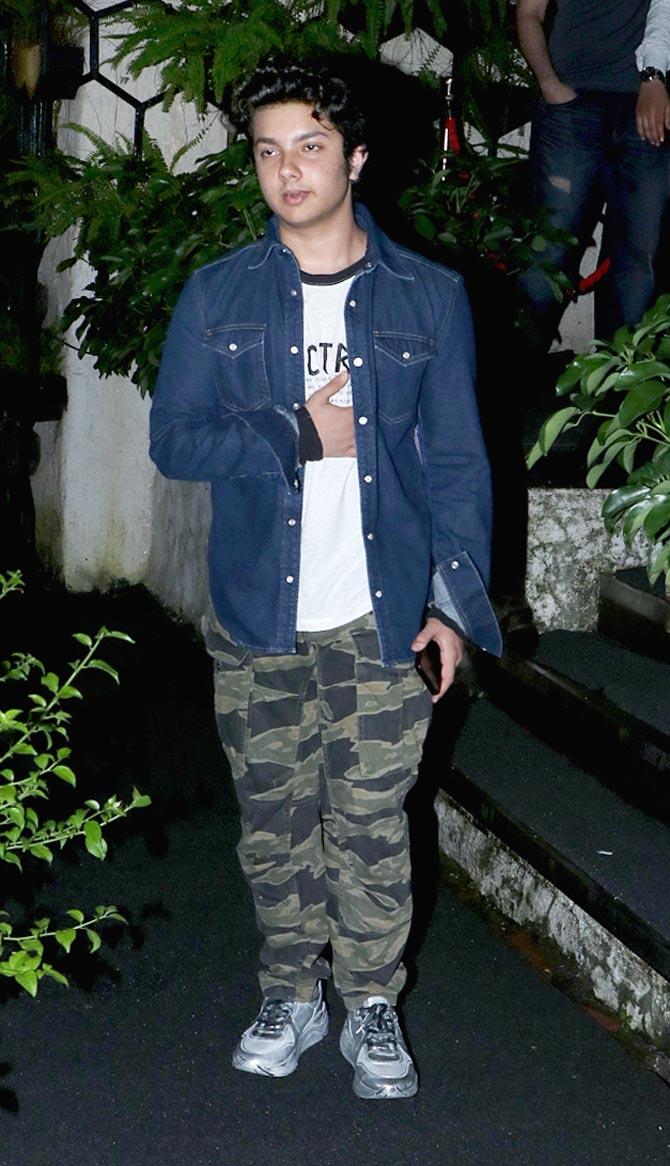 Also spotted was Sohail Khan's son, Nirvaan at the restaurant in Bandra. Nirvaan Khan chose a pair of camo pants, a white t-shirt and a denim jacket for his outing.