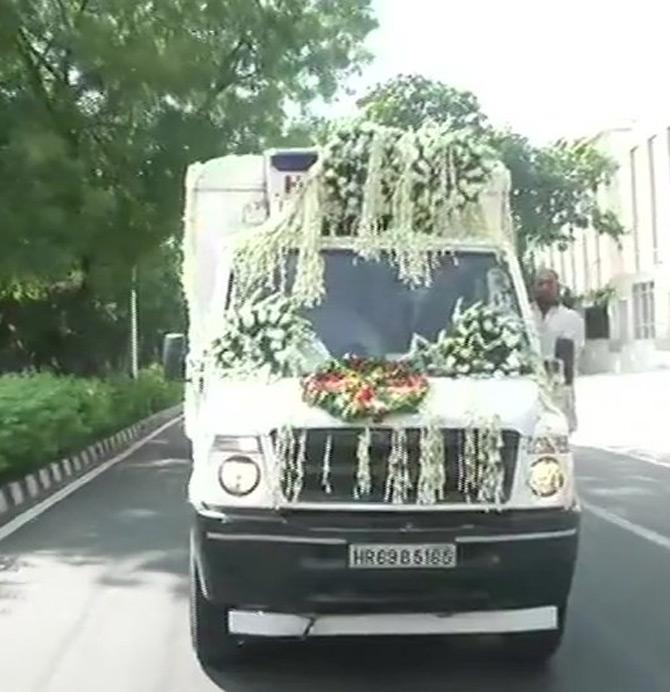 In Pic: The mortal remains of India's former foreign minister Sushma Swaraj being taken from the BJP headquarters to the Lodhi crematorium for the last rites.