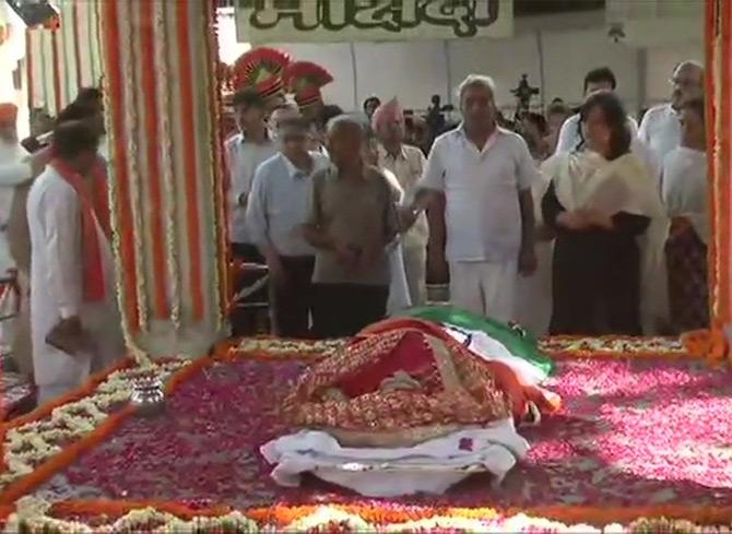The mortal remains of BJP leader and former Minister of External Affairs Sushma Swaraj were brought to the Lodhi crematorium in New Delhi as Narendra Modi, Home Minister Amit Shah, Defence Minister Rajnath Singh, and former Bhutan PM Tshering Tobgay arrived for the final rites.