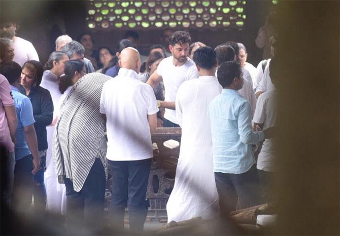 Actor Deepak Parashar was one of the first few to confirm the news of his uncle's passing on Twitter and wrote, 