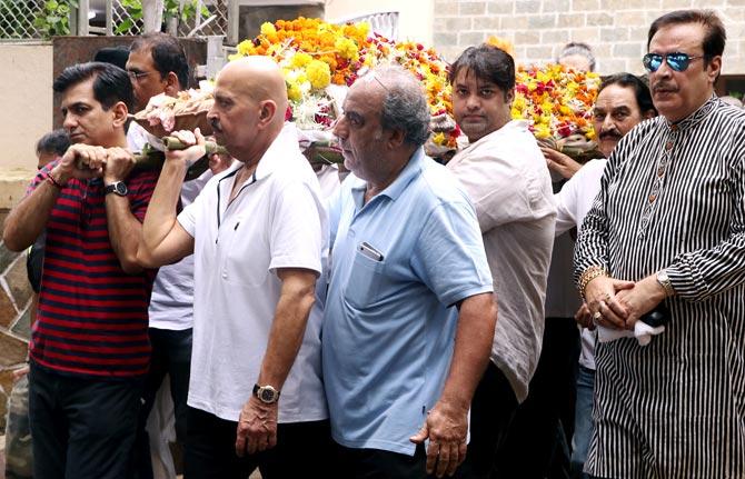 Hrithik Roshan's maternal grandfather J Om Prakash Mehra passed away on Wednesday morning at the age of 93. The noted filmmaker's funeral was held at a crematorium in Vile Parle, Mumbai, at 12:30 pm on August 7. All pictures/Sameer Markande and Yogen Shah
