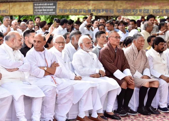 Narendra Modi, Senior BJP leader LK Advani, Vice President Venkaiah Naidu and Defence Minister Rajnath Singh at the Lodhi crematorium for the last rites of the late Sushma Swaraj. Pic/Pallav Paliwal