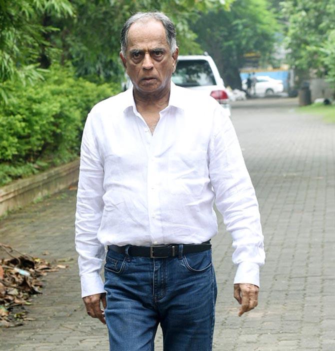 Pahlaj Nihalani came in to offer his condolences at J Om Prakash's last rites in Vile Parle.