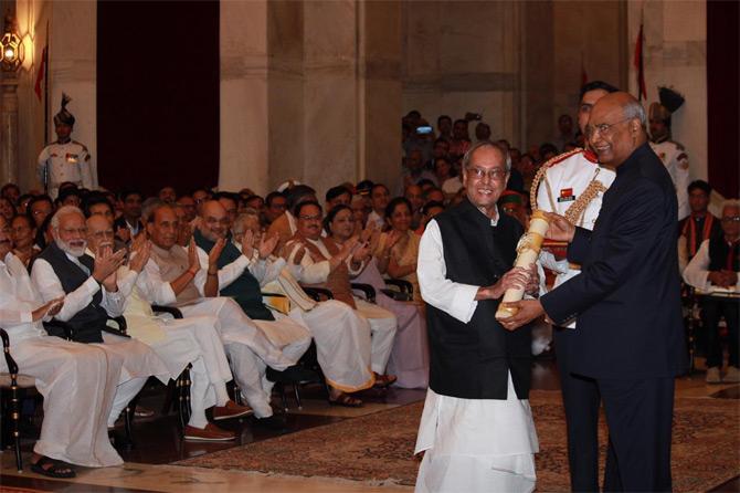 In pic: Former president of India, Pranab Mukherjee is all smiles for the camera as President Ram Nath Kovind confers him with the Bharat Ratna.