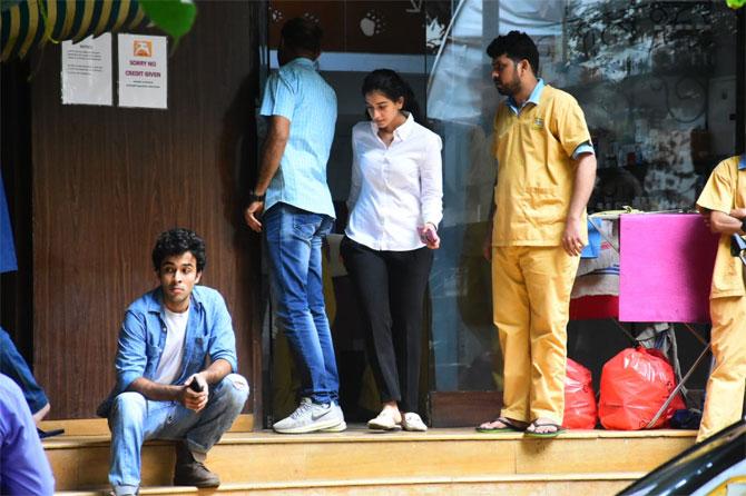 Radhika Merchant who is a close friend of Isha Ambani was recently spotted at a pet store in Bandra. Merchant sported a monochrome look with a crisp white shirt and black pants. She was spotted with a cute furry dog at the pet shop