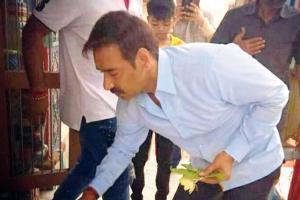 Ajay Devgn goes formal this time to visit temple in Gujarat